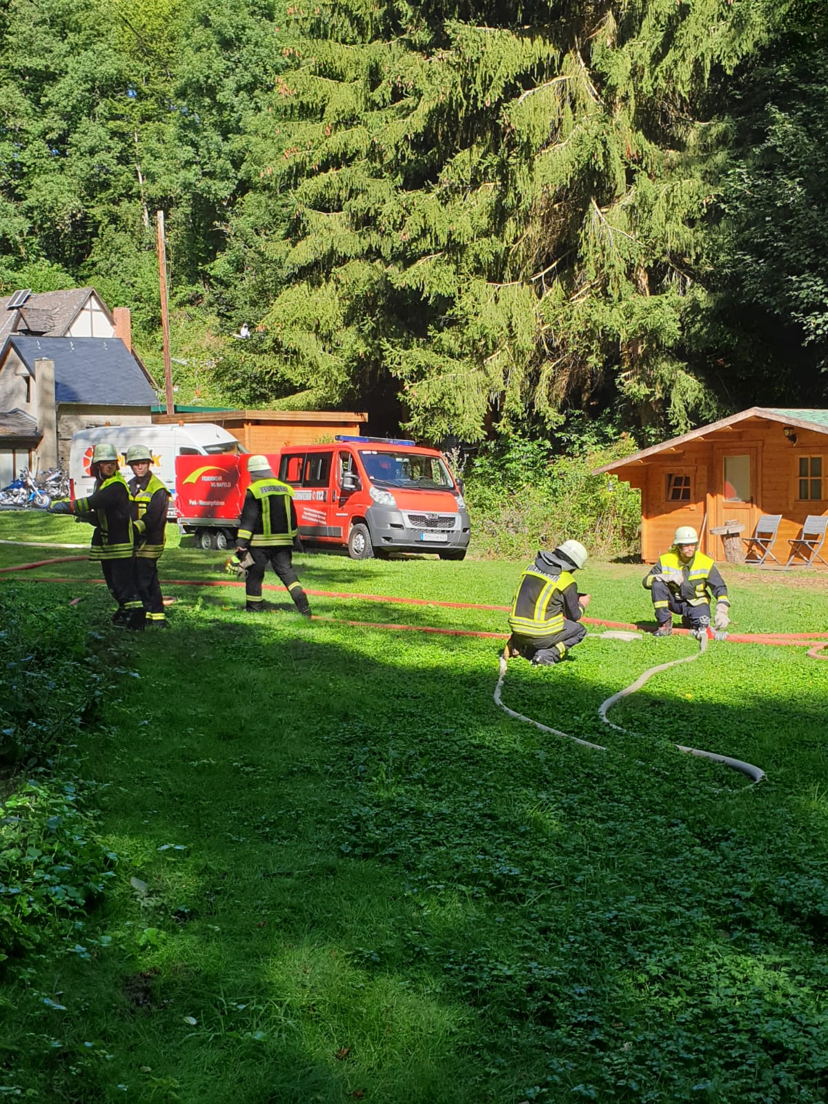 Der MTW mit dem Anhänger für Hochwassergefahren